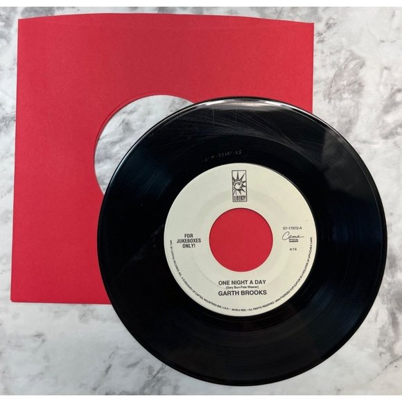 Garth Brooks One Night a Day / Mr. Blue 45 Country Liberty Jukebox 17972 - Picture 3 of 4